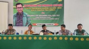 Gambar Ketika Gus Adib Berkelakar dengan Ketua STIT BIMA