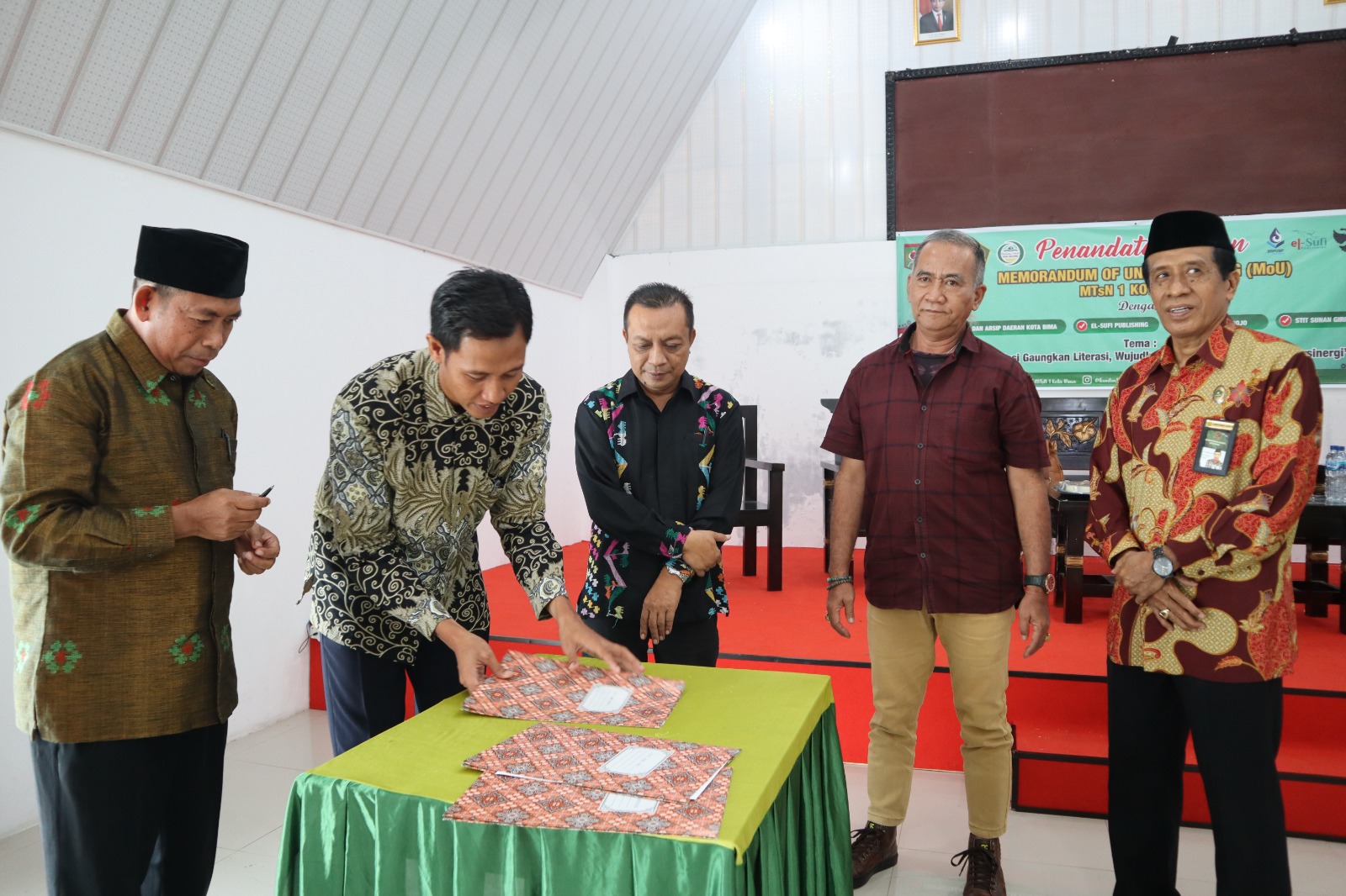 Prodi PGMI STIT Sunan Giri Bima Jalin MoU dengan MTsN 1 Kota Bima